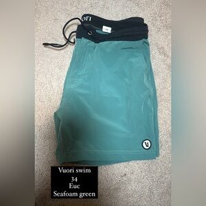 Vuori swim/fitness shorts, EUC size 34